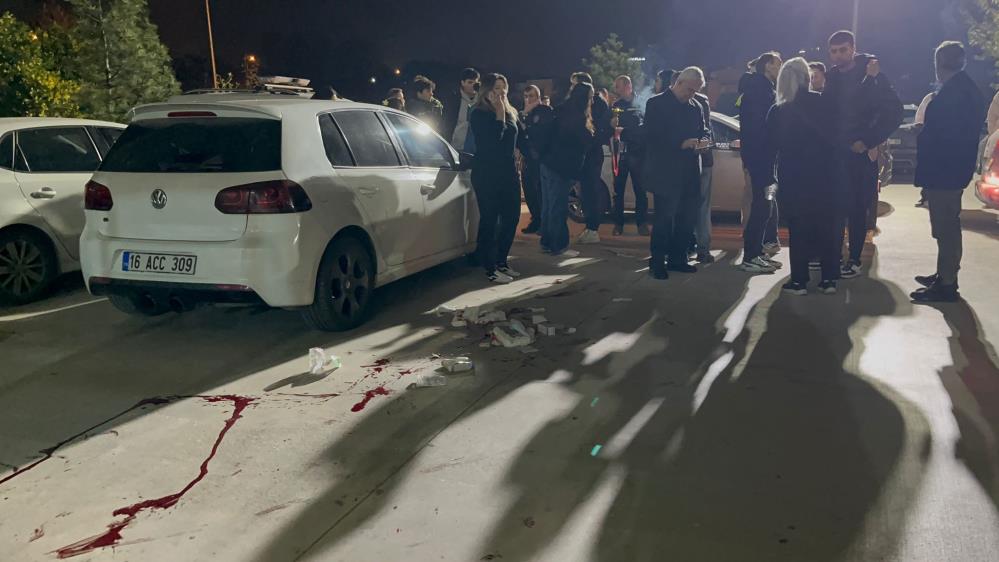 Bursa'da Spor Salonu Önünde Dehşet! Ortalık Savaş Alanına Döndü (1)