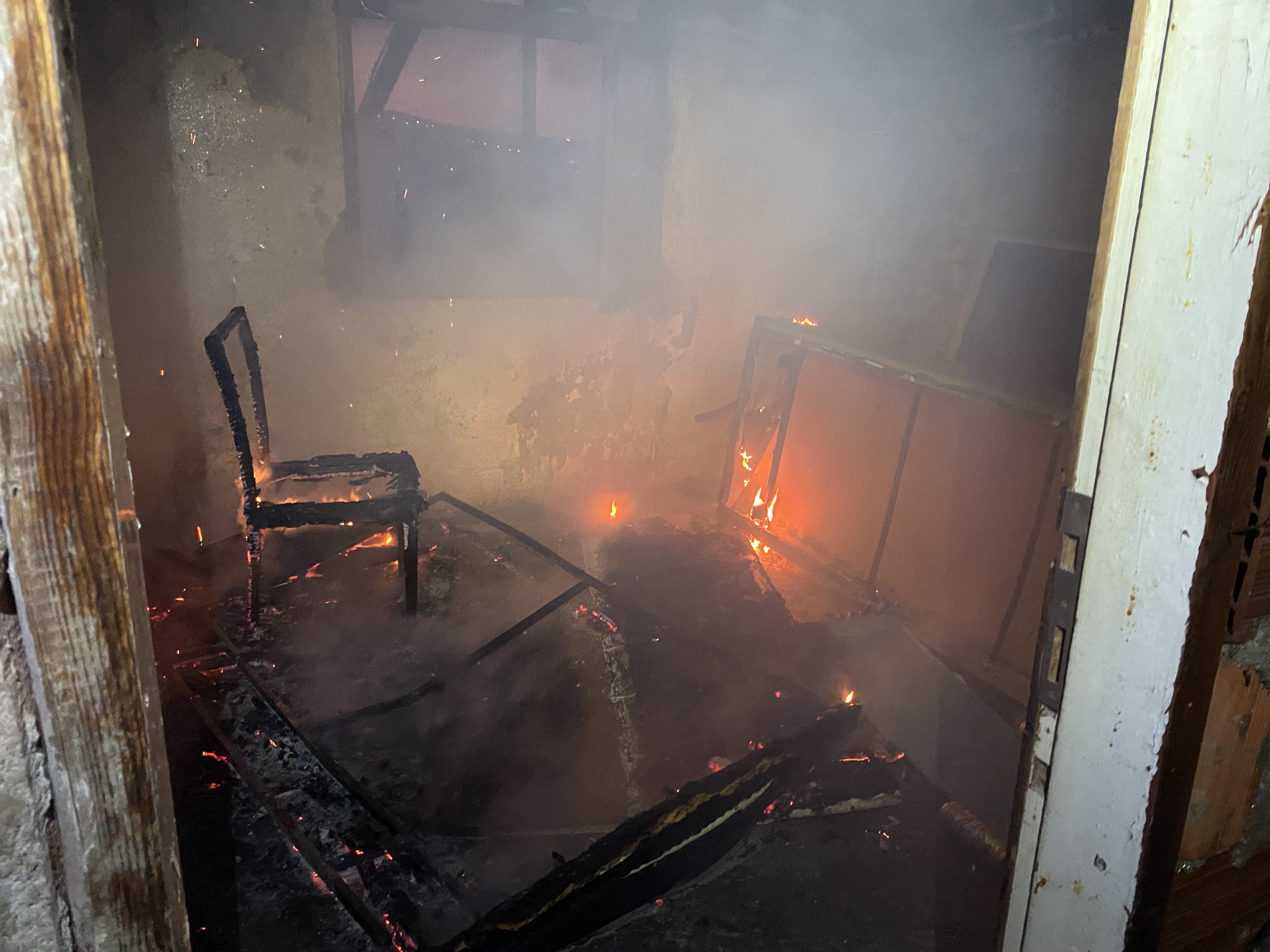 Bursa’da Terk Edilen Evde Yangın Çıktı (4)