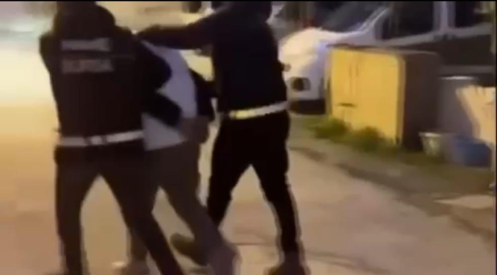 Bursa'da Yılbaşı Öncesi Binlerce Genci Zehirlenmekten Böyle Kurtardılar! (2)