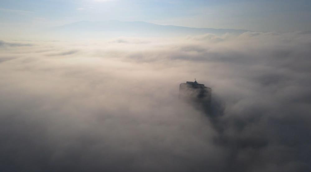 Bursa’da Yoğun Sis Şehri Görünmez Kıldı! (2)