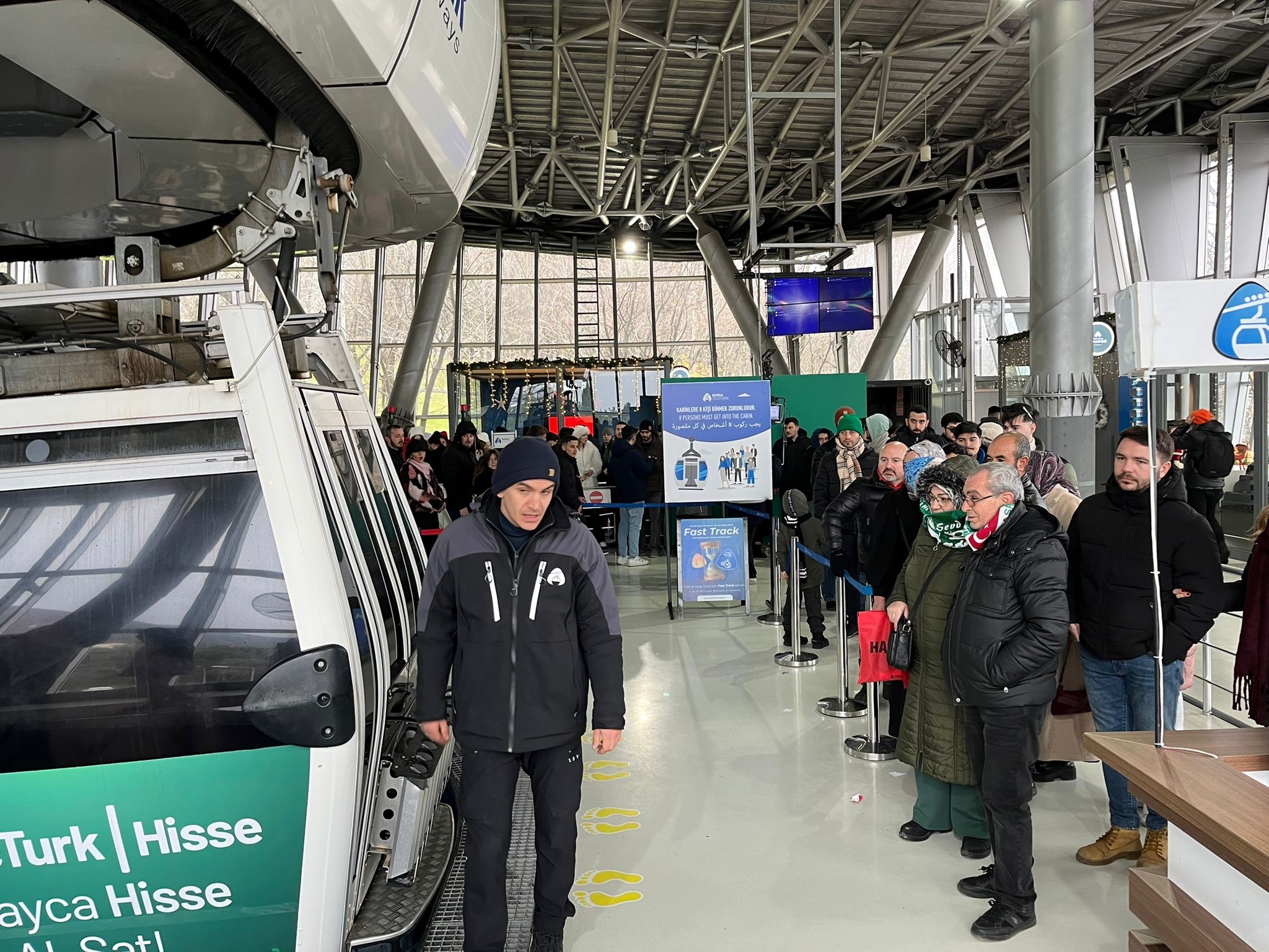 Bursa’da Yüzlerce Metrelik Kuyruk (3)