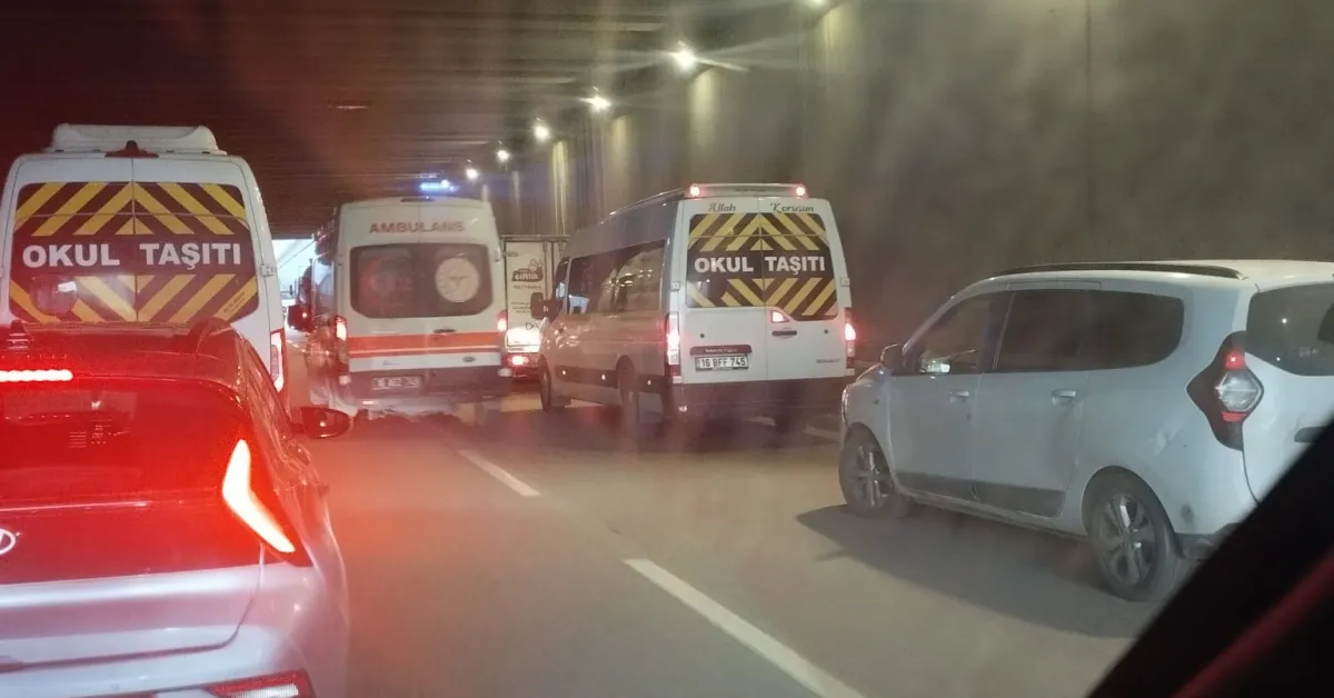 Bursalılar Trafikte Örnek Oldu! Ambulansa Bakın Nasıl Yol Verdiler.. (1)