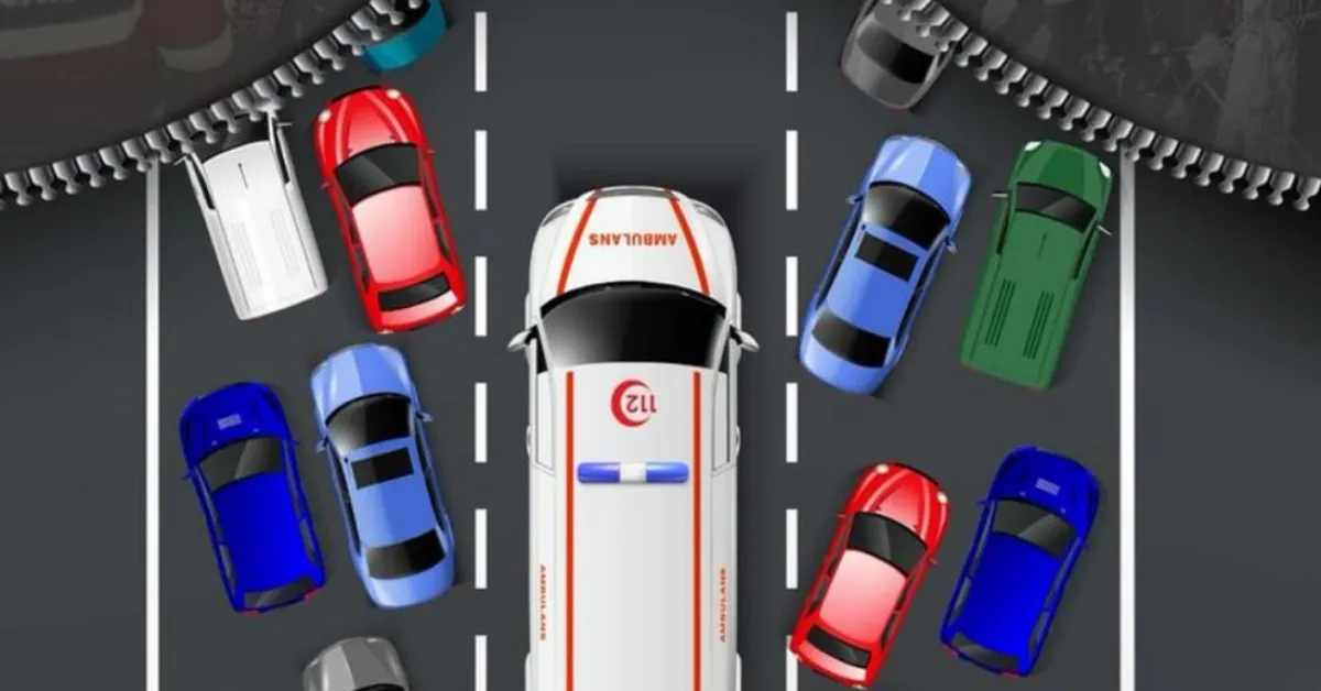 Bursalılar Trafikte Örnek Oldu! Ambulansa Bakın Nasıl Yol Verdiler.. (4)