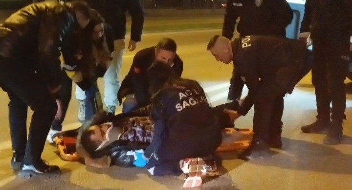 Burs'da Yolun Karşısına Geçen Yayaya Otomobil Çarptı (2)