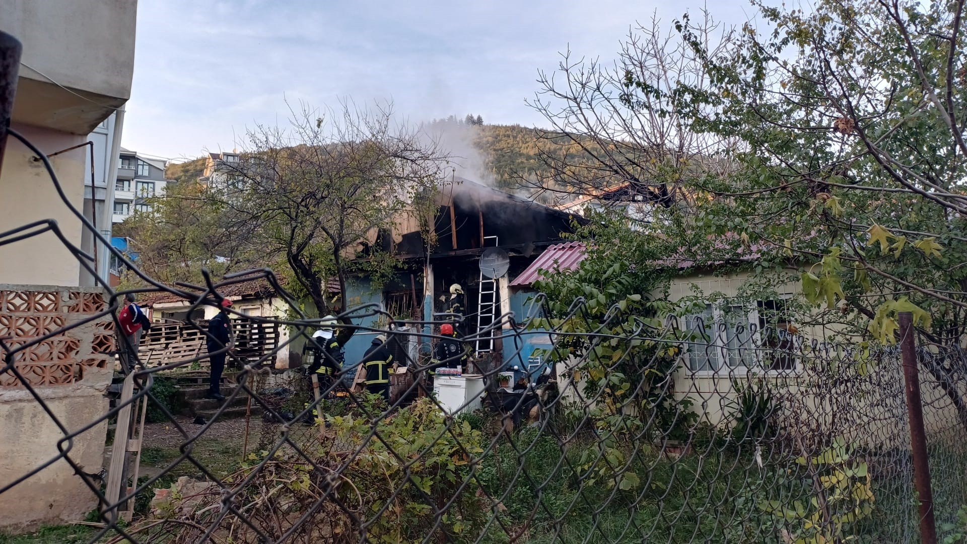 Çakmağı Doldururken Hem Kendini Hem De Evi Yaktı (2)