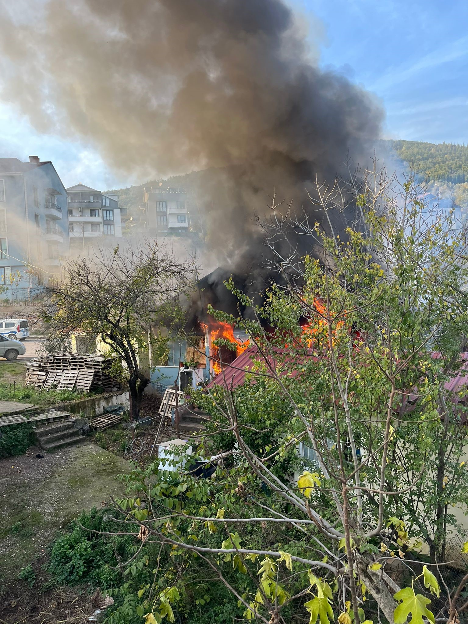 Çakmağı Doldururken Hem Kendini Hem De Evi Yaktı (3)
