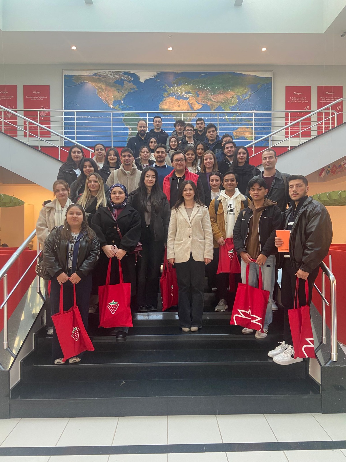 Çilek, Geleceğin Mühendislerini Üretim Sahasında Ağırladı (2)