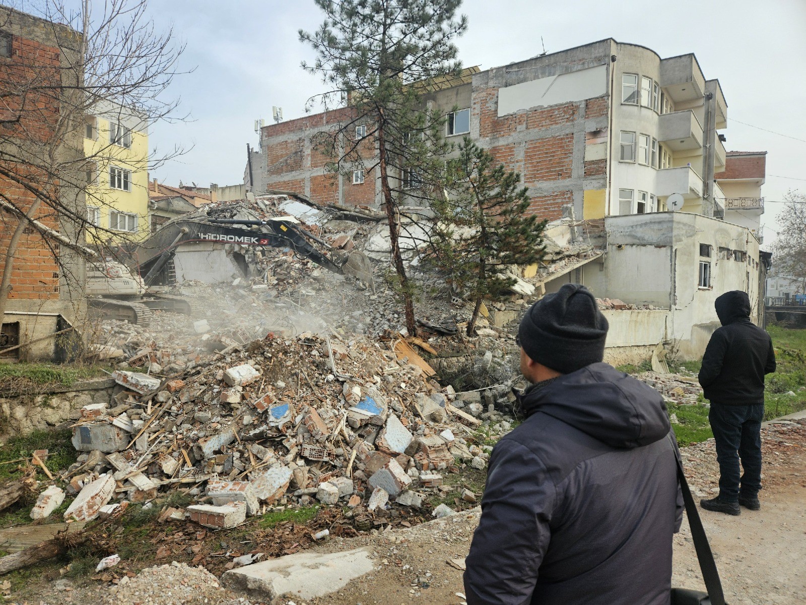 Depremin Ardından Sındırgı'da Tehlikeli Yapılar Kaldırılıyor (3)
