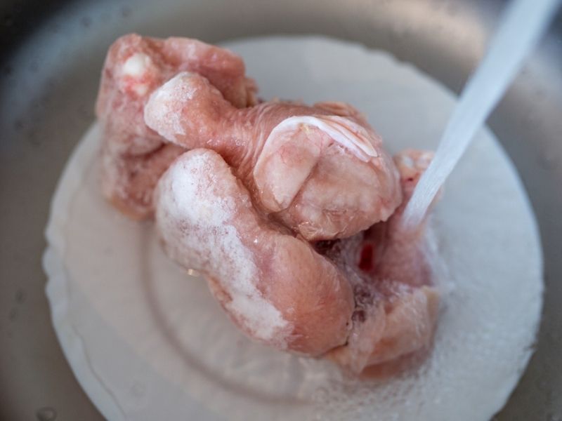 Donmuş Tavuk En Hızlı Nasıl Çözülür İşte En Güvenli Yöntemler (1)-1