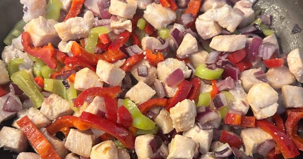 Evde Tavuklu Mantarlı Güveç Nasıl Yapılır Pratik Tarifi Ve Lezzetli Püf Noktaları (1)