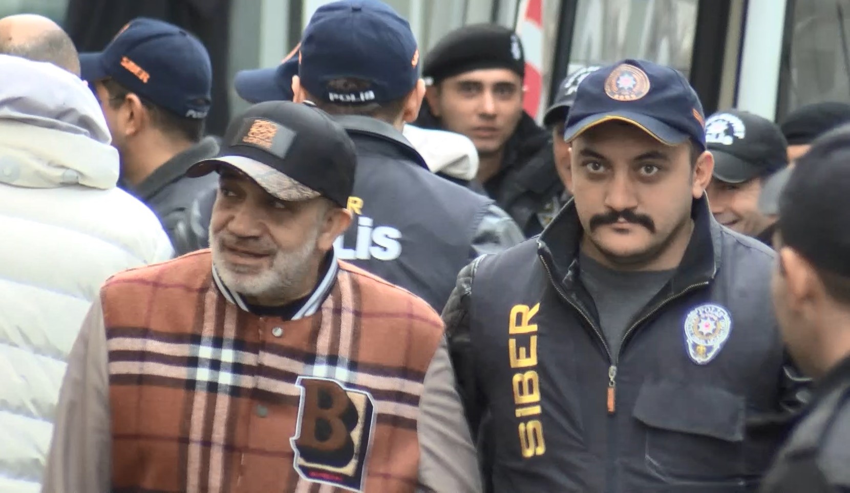 Futbolda Bahis Ve Şike Soruşturmasında 20 Tutuklama (2)