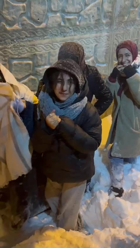 Gercüş'te Araçlarıyla Yolda Mahsur Kalan 10 Işçi Kurtarıldı (1)