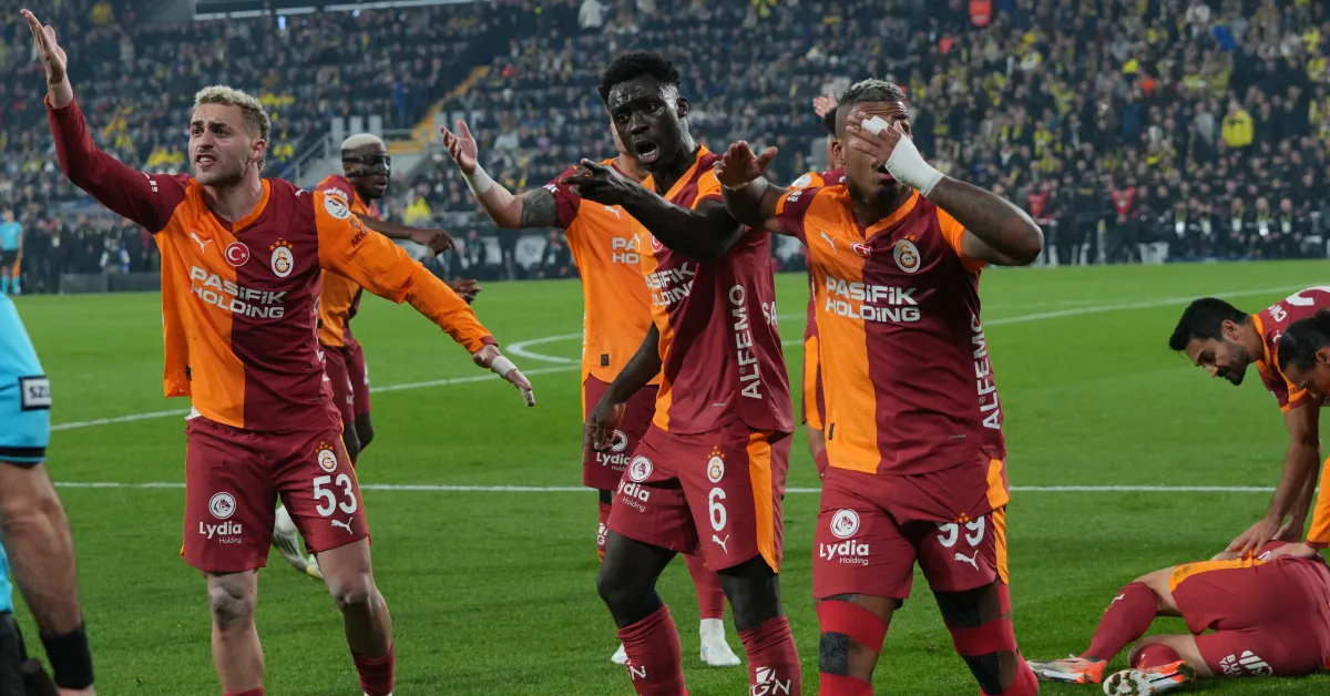 I S T A N B U L G A L A T A S A R A Y L I K A Z I M C A N K A R A T A S 1075272 319024 Gencgazete