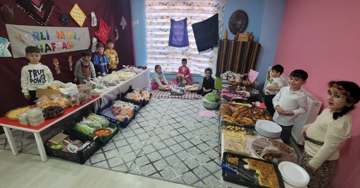 İnegöl Ahid Çocuk Mektebi'nden Anlamlı Yerli Malı Pazarı (3)