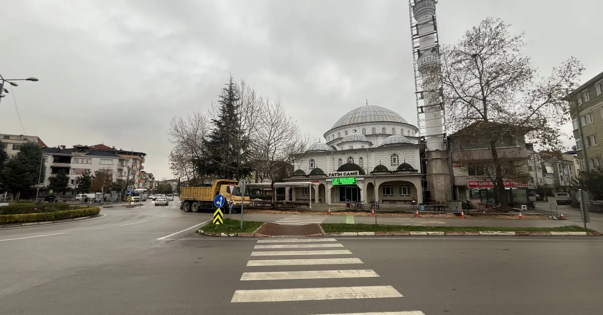 İnegöl Fatih Camii’nin Şadırvanı Ve Duvarları Yıkıldı! (10)