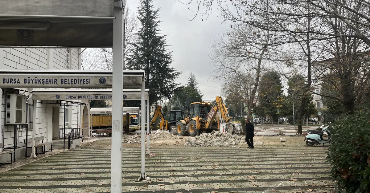 İnegöl Fatih Camii’nin Şadırvanı Ve Duvarları Yıkıldı! (11)