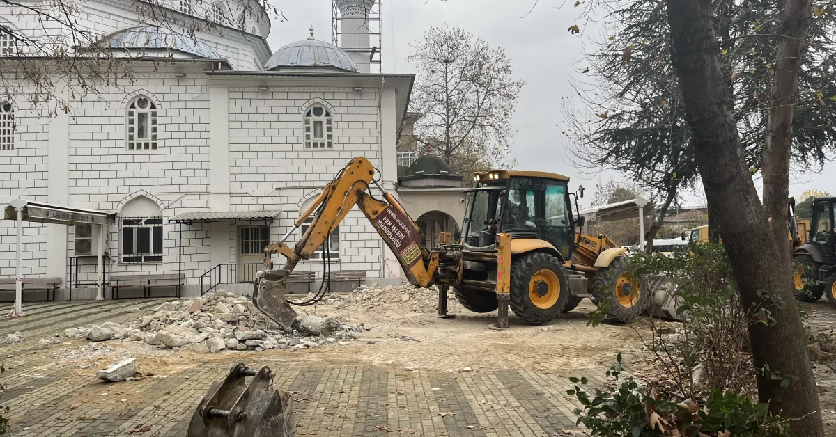 İnegöl Fatih Camii’nin Şadırvanı Ve Duvarları Yıkıldı! (2)