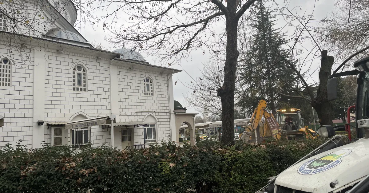 İnegöl Fatih Camii’nin Şadırvanı Ve Duvarları Yıkıldı! (5)