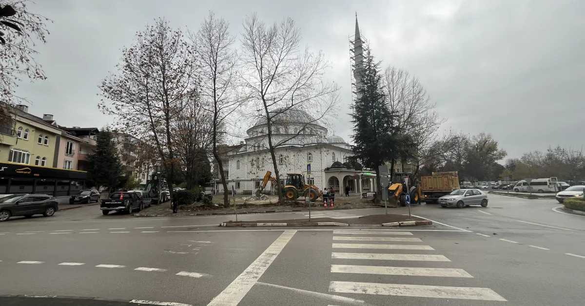İnegöl Fatih Camii’nin Şadırvanı Ve Duvarları Yıkıldı! (8)