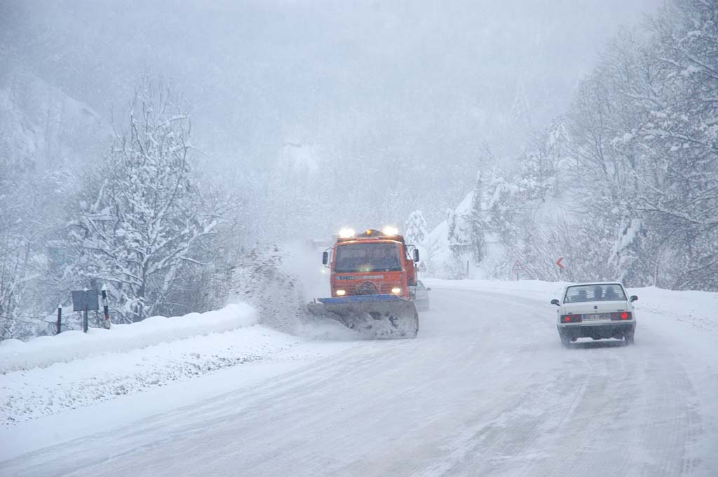 İnegöl Kara Kışa Teslim Arşivden Haber 2008 Gençgazete (8)