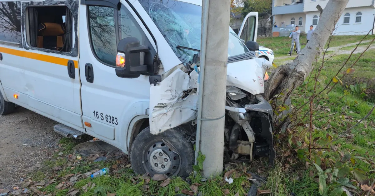 İnegöl Kurşunlu Yolunda Servis Aracı Kaza Yaptı! Çok Sayıda Yaralı (1)