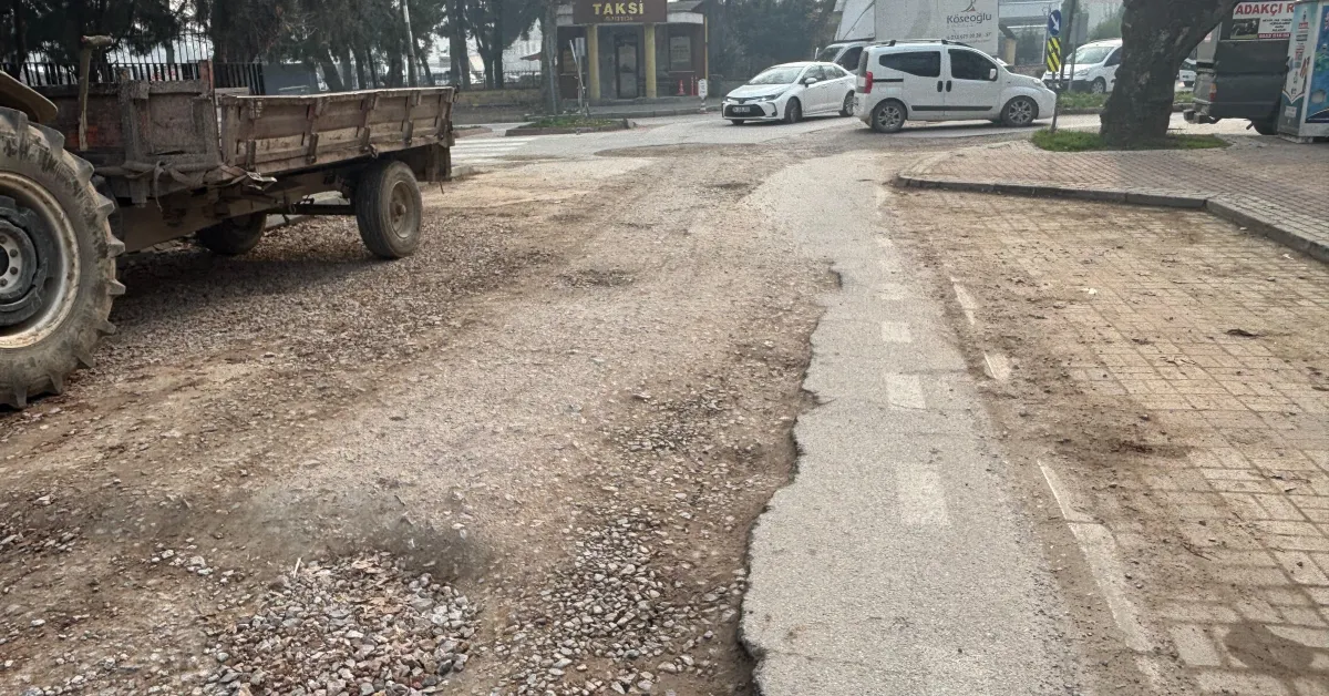 İnegöl Yollardaki Çukurlardan Bıktı! (2)