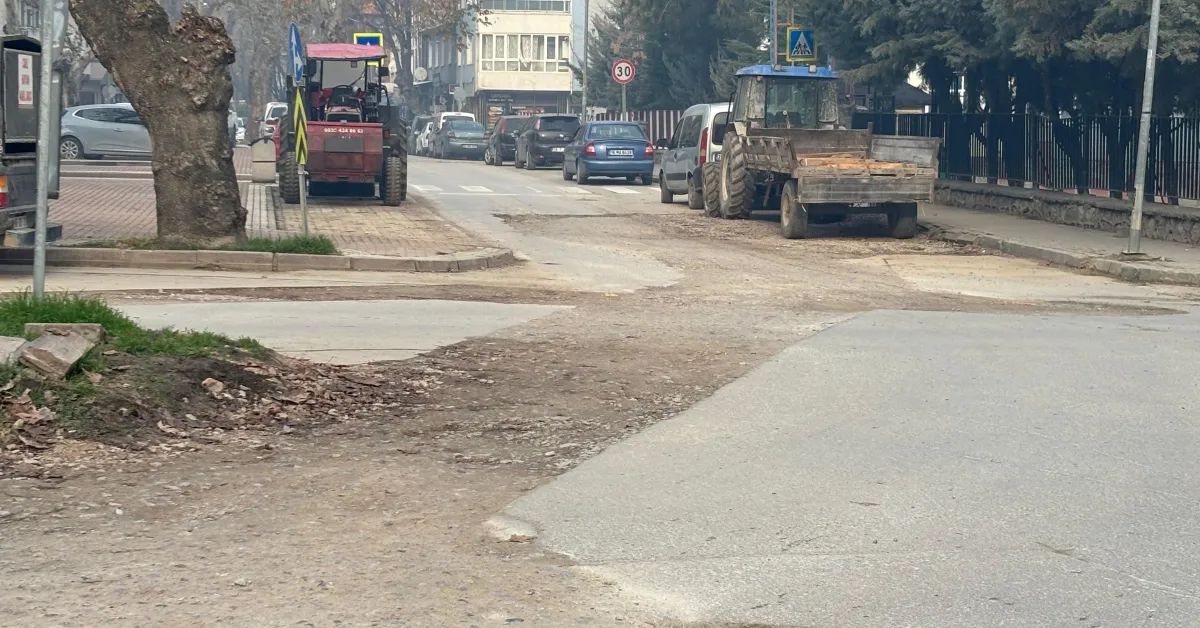 İnegöl Yollardaki Çukurlardan Bıktı! (3)