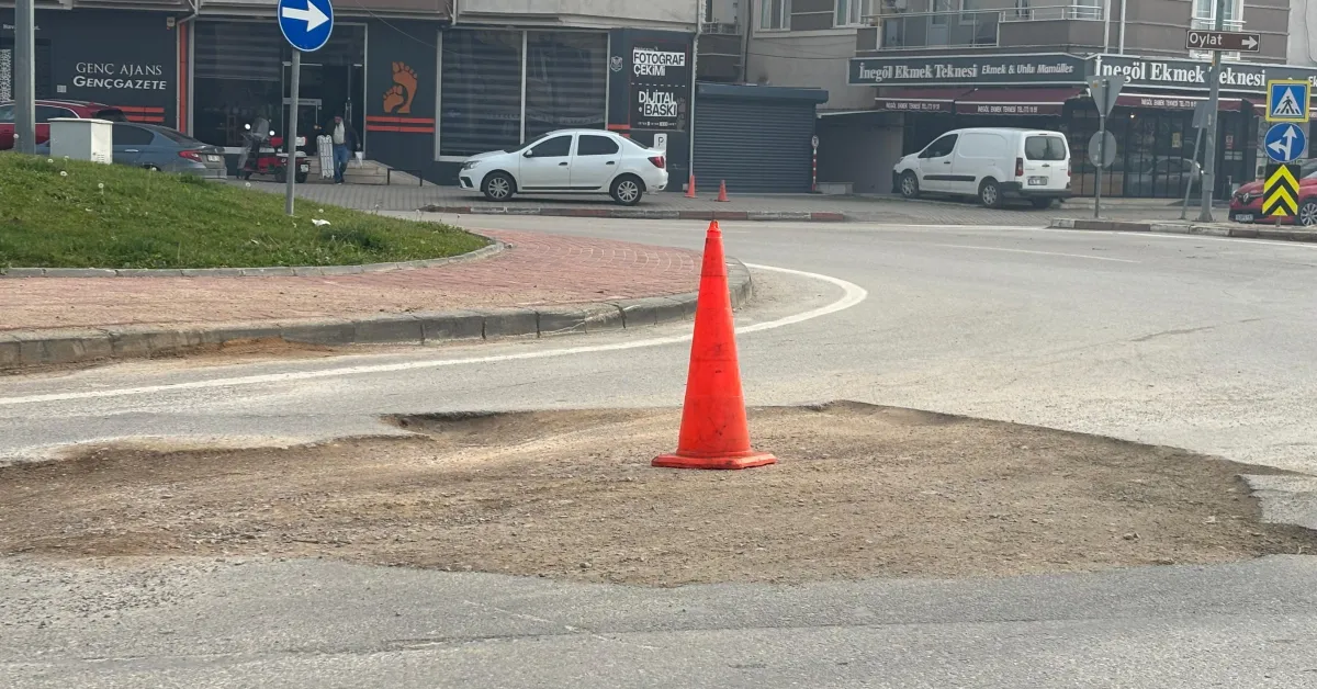 İnegöl Yollardaki Çukurlardan Bıktı! (4)