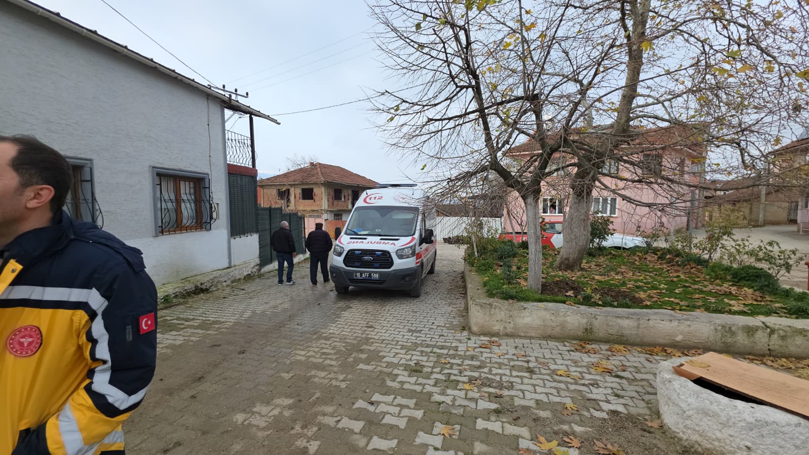 İnegöl’de 4 Katlı Binanın Çatısında Yangın Çıktı (2)