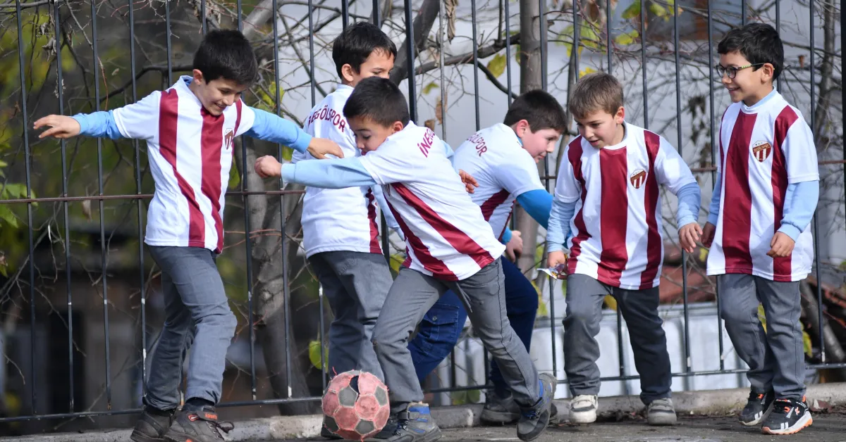 İnegöl’de 65 Öğrenciye Forma Desteği Verildi (3)