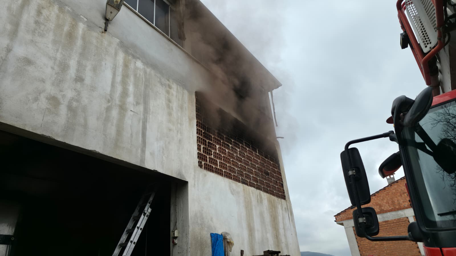 İnegöl’de Ardiye Yangını Korkuttu (1)