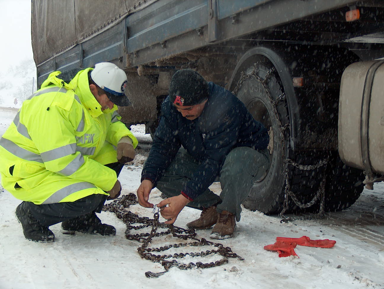 İnegöl’de Kar Hayatı Felç Etti Arşiv Haber 2008 Gençgazete (6)