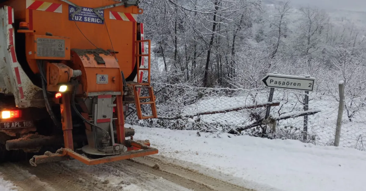 İnegöl'de Kar Mesaisi Büyükşehir Ekipleri Sahada (2)