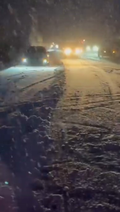 İnegöl’de Kar Nedeniyle O Yol Kapandı, Bölgeye Çok Sayıda Ekip Sevk Edildi (1)-1