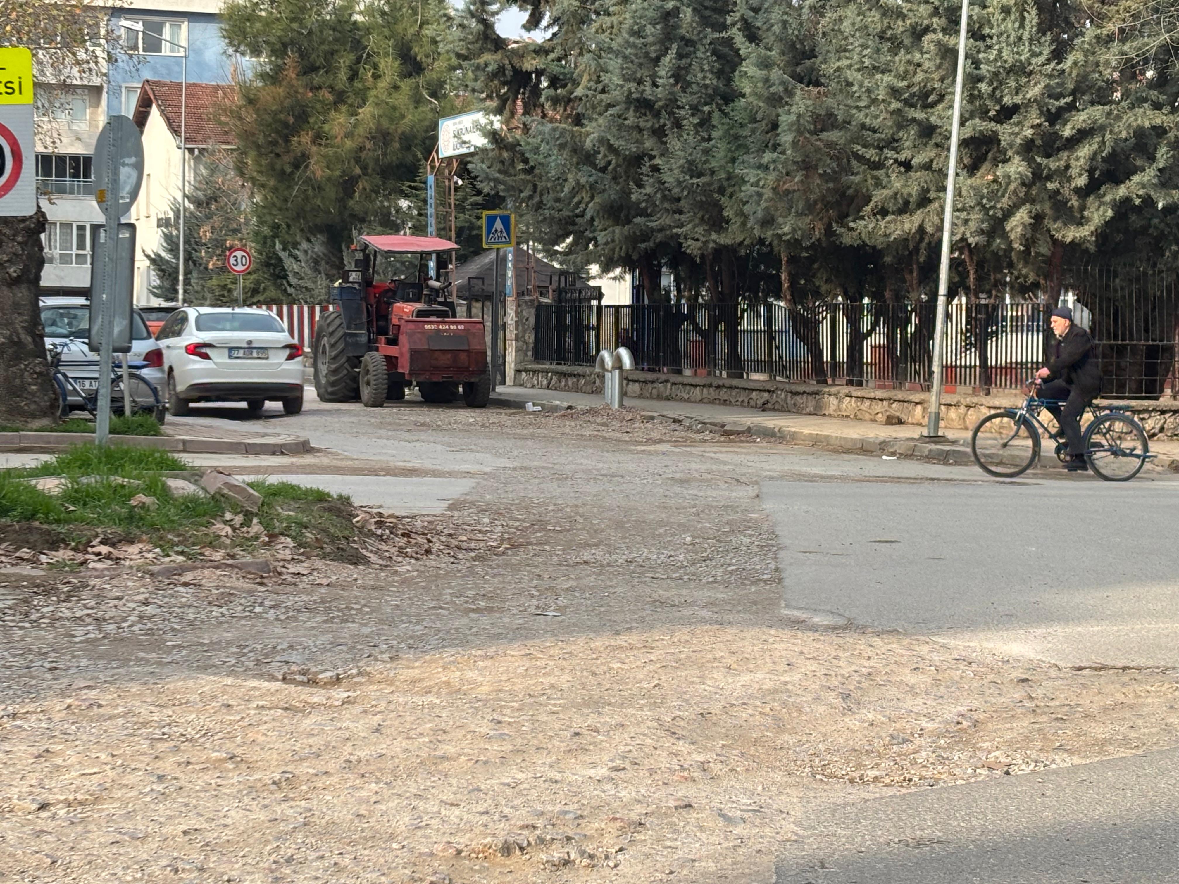 İnegöl’de Kazı Yapıldı, Yol Onarılmadı