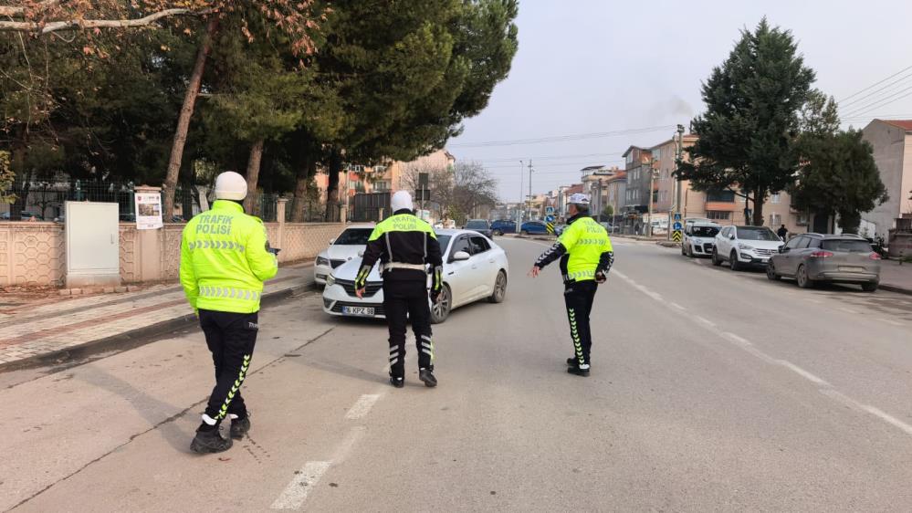 İnegöl’de Korsan Taksi Operasyonu! Korsan Taksiler Tek Tek Yakalandı (4)