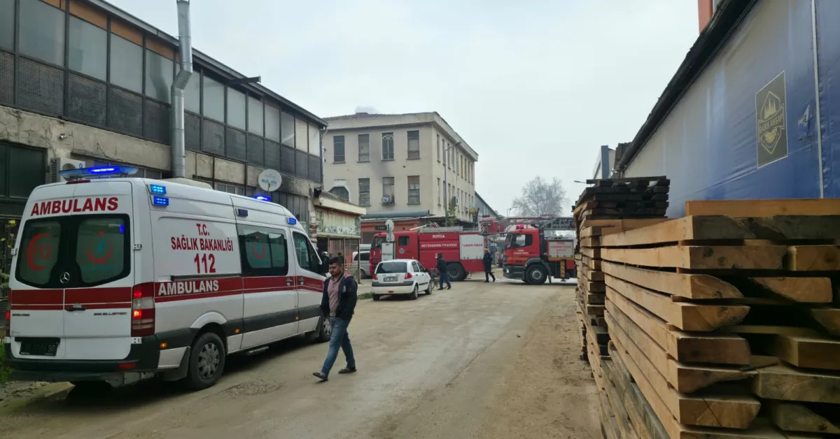 İnegöl’de Mobilya Boyahanesinde Yangın (2)