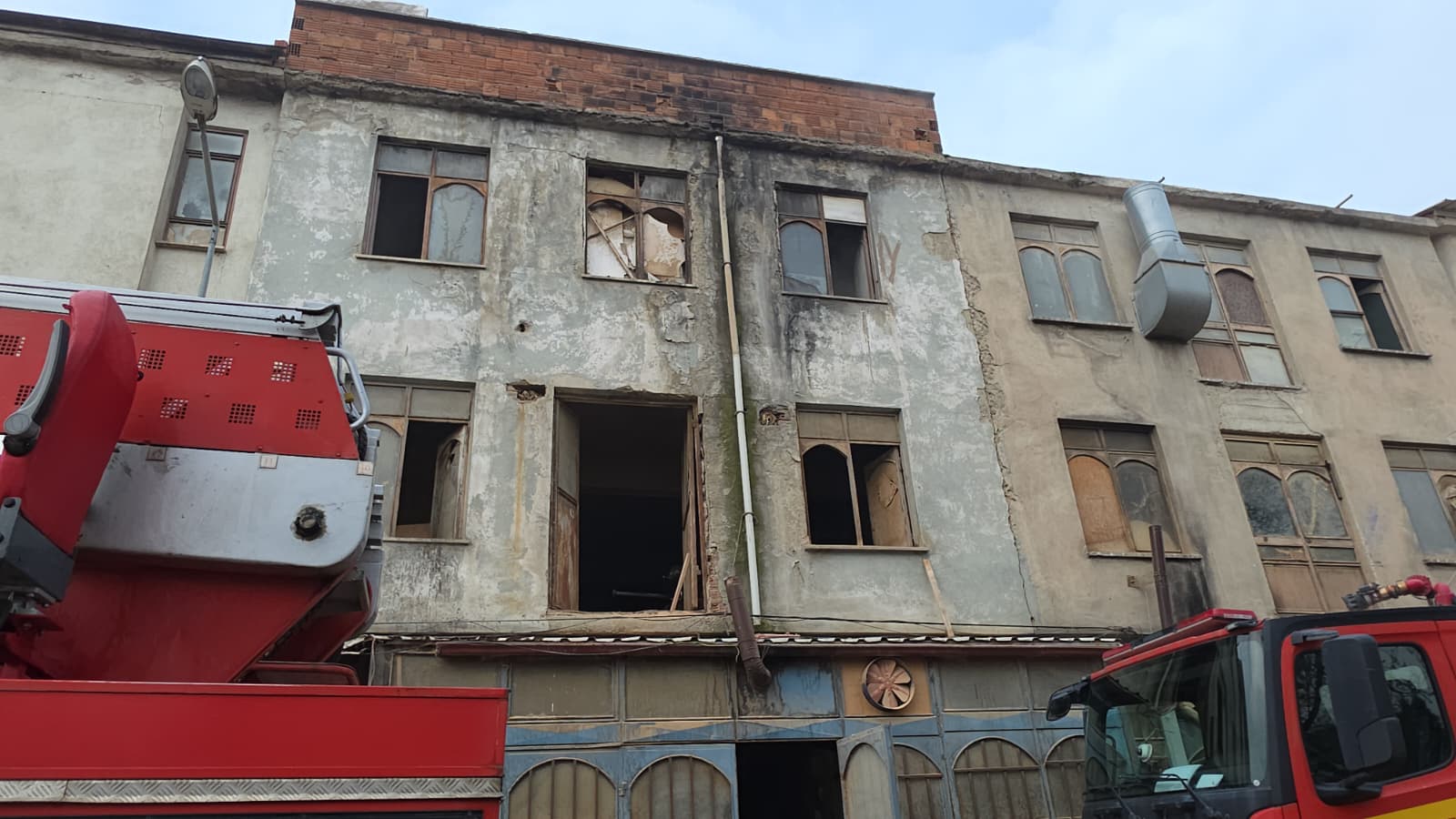 İnegöl’de Mobilya Imalathanesinde Korkutan Yangın! (1)-1