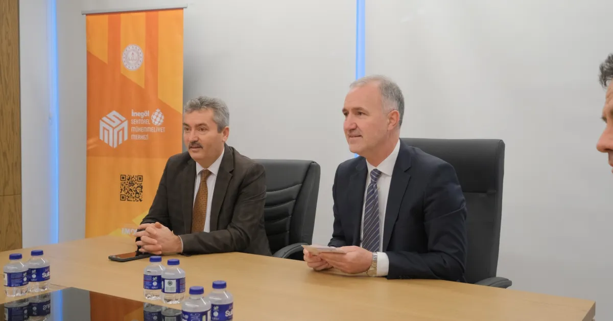 İnegöl'de Mobilya Öğretmenlerine Atık Yönetimi Eğitimi Düzenlendi (2)