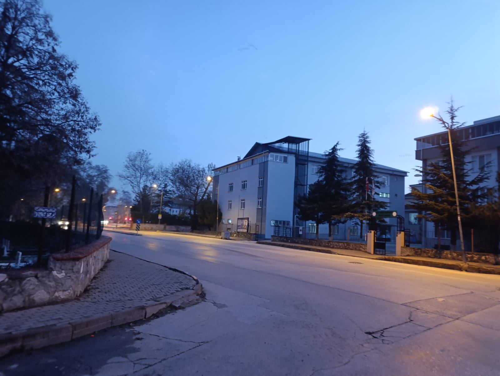 İnegöl’de Okullar Bölgesindeki Aydınlatma Sorunu Çözüldü! (1)