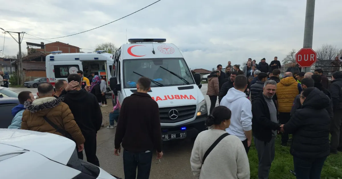 İnegöl’de Otomobil Dereye Uçtu 3 Kişi Yaralandı (1)