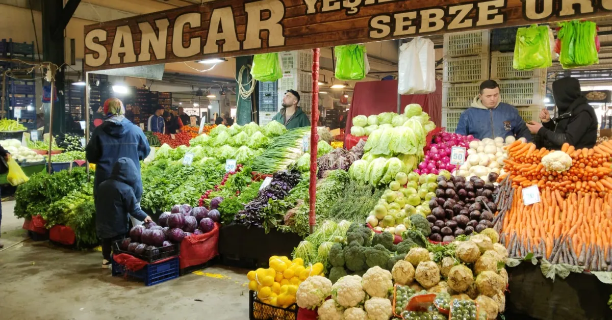 İnegöl'de Pazarın En Ucuzu Soğan Oldu! Kilosu 10 Tl'den Alıcı Buldu.. (2) Gencgazete