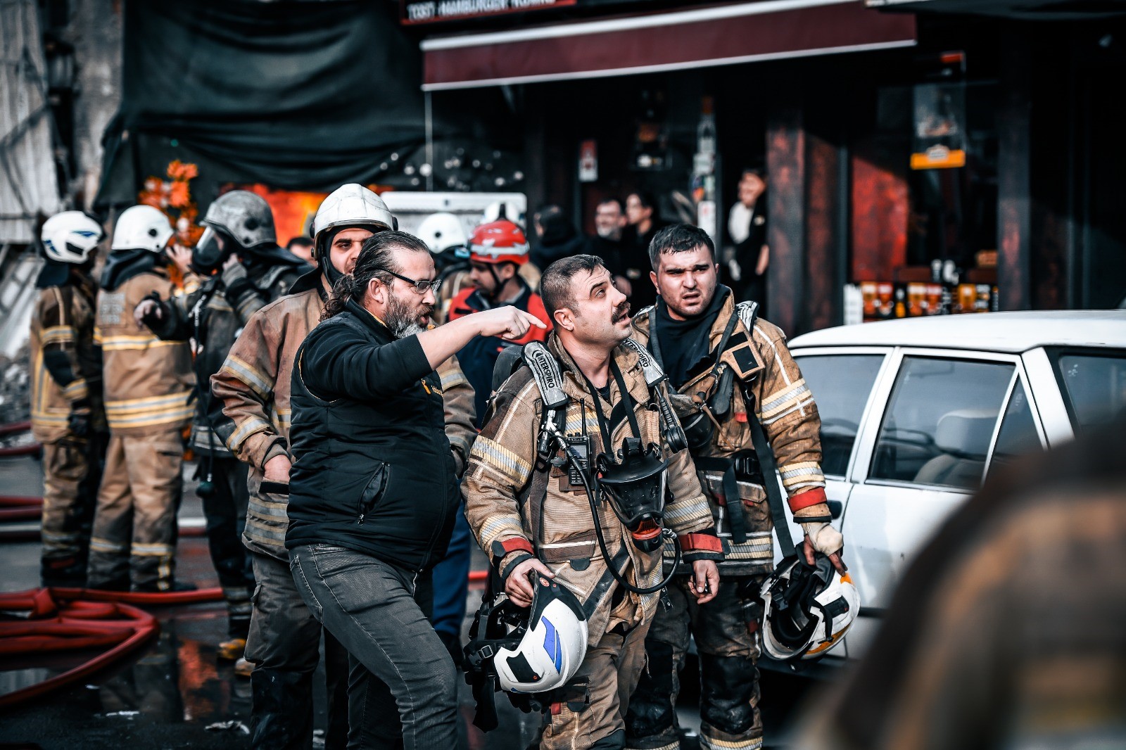 İş Hanını Alevler Sardı, Itfaiye 12 Kişiyi Kurtardı (1)