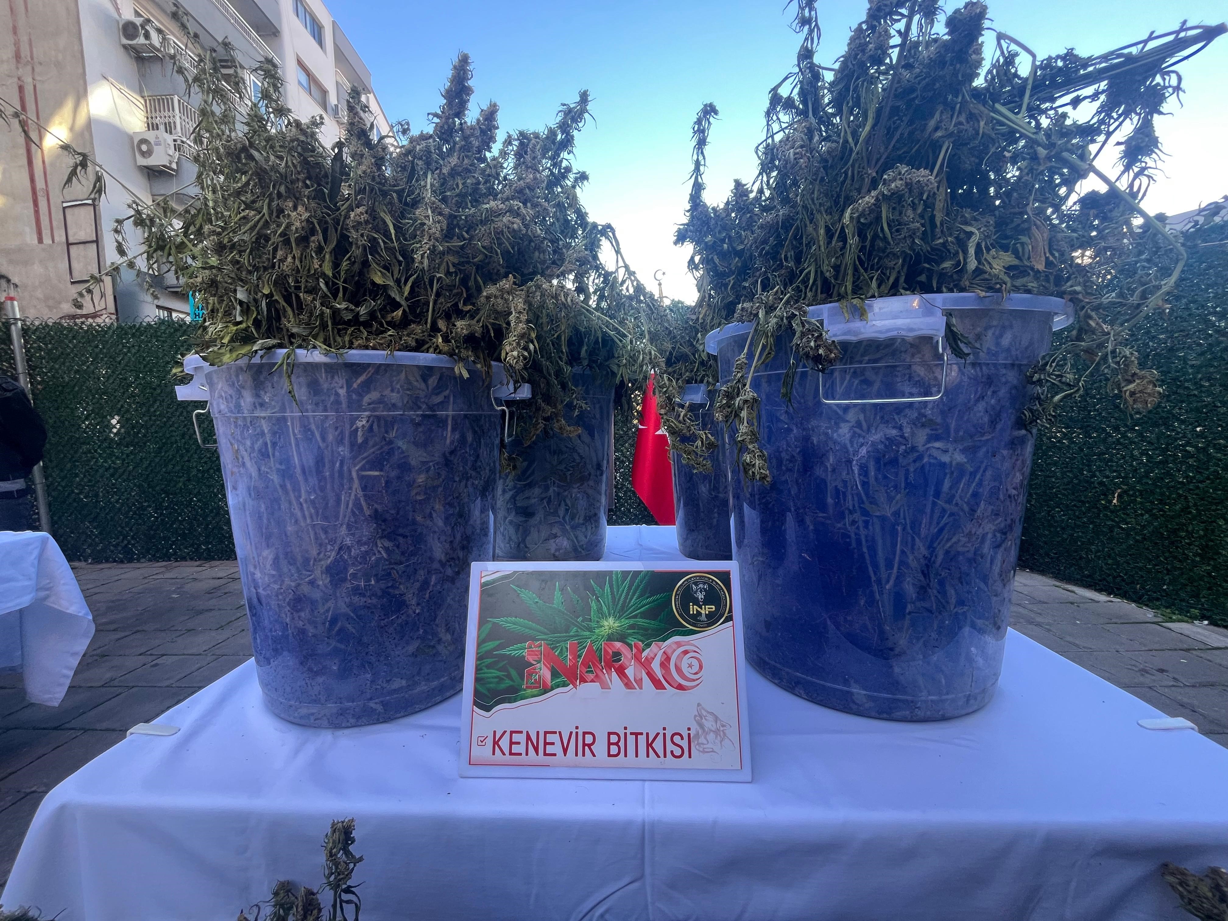 İzmir'de Tek Operasyonda 3 Milyon Uyuşturucu Hap Ele Geçti! 46 Tutuklama (4)