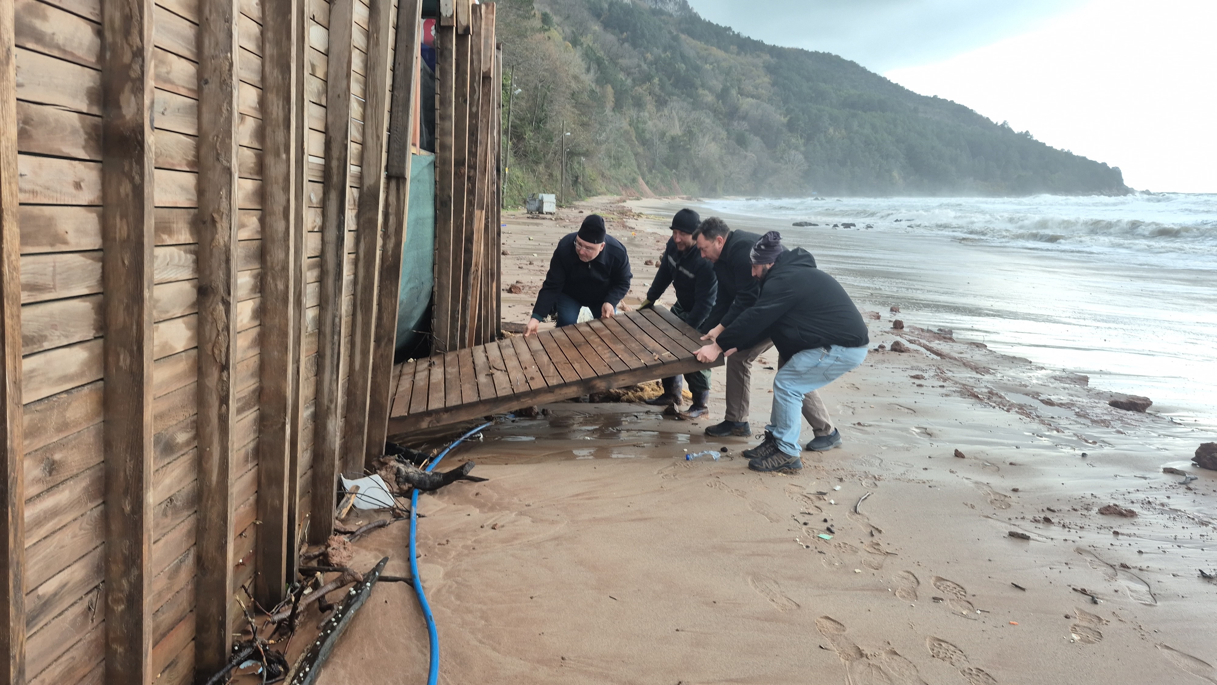 Karadeniz'de Tsunamiyi Andıran Görüntüler (1)
