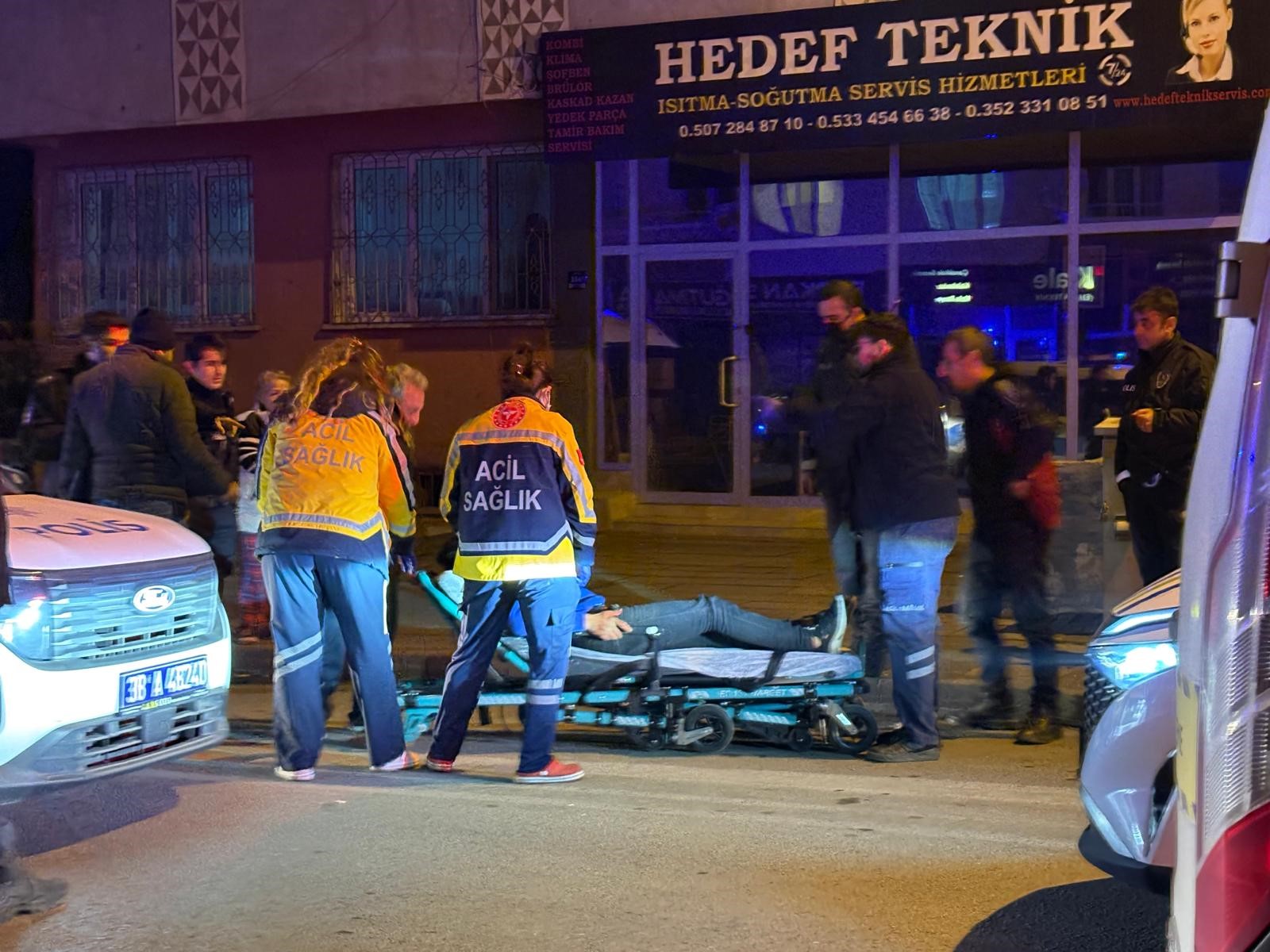 Kayseri’nin Kocasinan Ilçesinde Bir Evde Köpek Nedeniyle Çıkan Tartışma Bıçaklı Kavgaya Dönüştü. Olayda 1 Kişi Yaralanırken, Şüpheli Polis Ekiplerine Teslim Oldu (2)