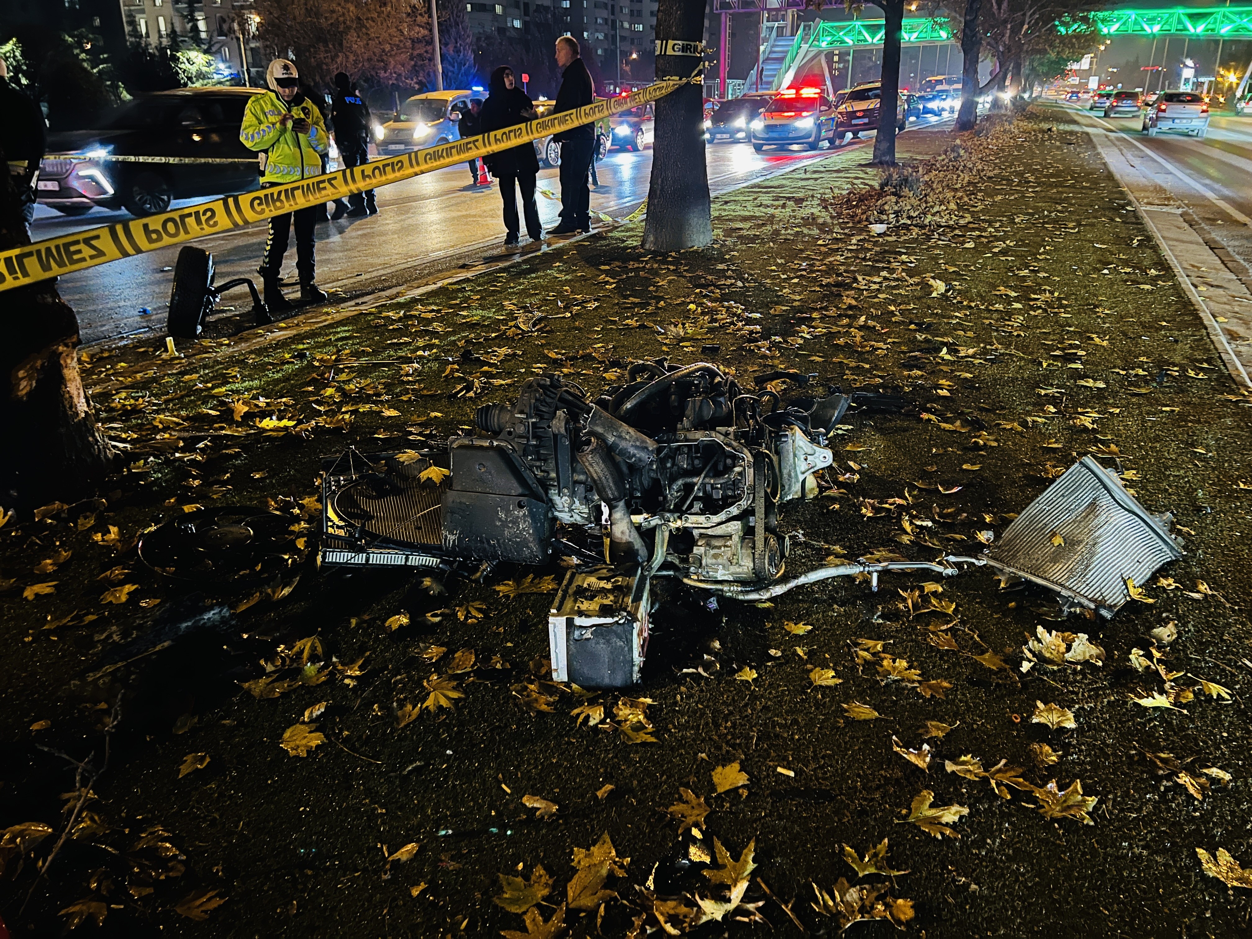 Kazada 1’I Ağır 2 Kişi Yaralandı. Olayla Ilgili Inceleme Sürüyor (2)