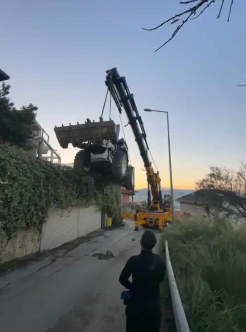 Kepçe Vinçten Kopup Düştü