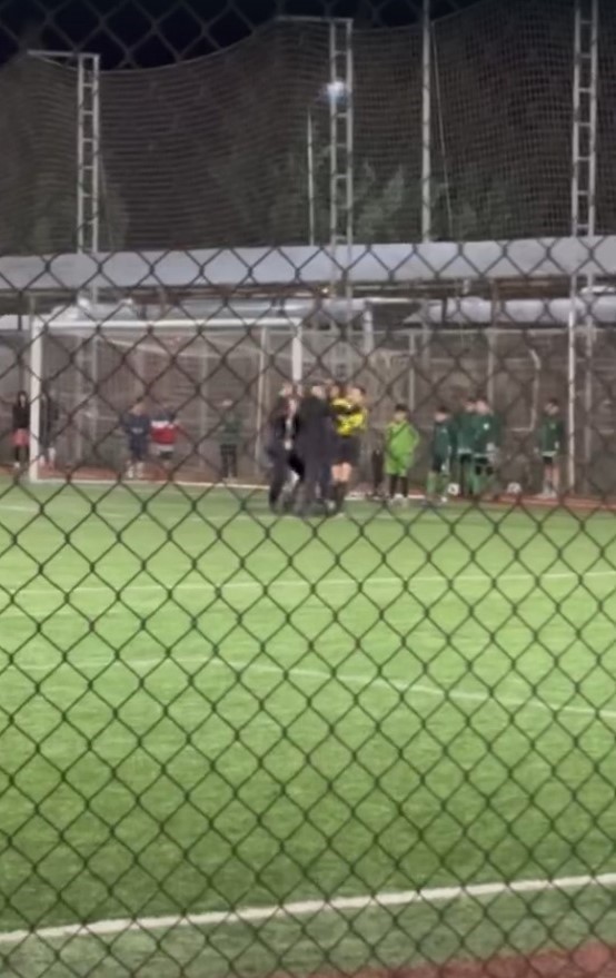 Kocaeli’nin İzmit Ilçesinde U 12 Ligi Maçında Kadın Hakeme Tokat Atan Spor Antrenörü Tutuklanarak Cezaevine Gönderildi (2)