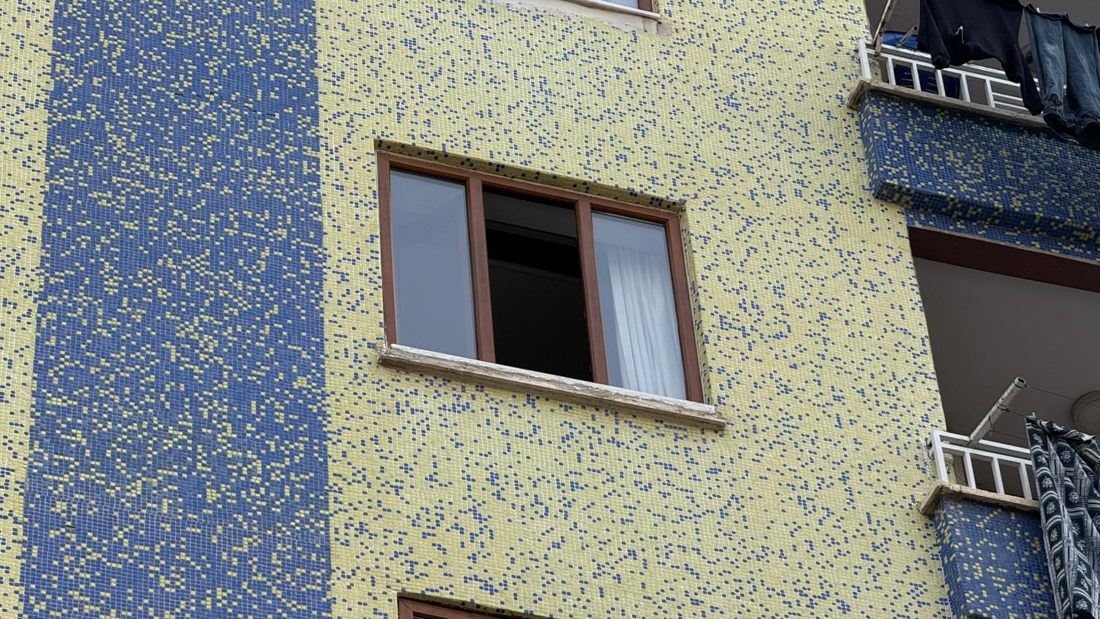 Kriz Geçiren Anne, 2 Aylık Bebeğini Pencereden Attı (5)